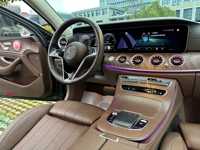 Mercedes-Benz E-Class — Фото автомобиля 14