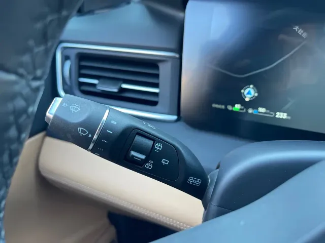 Li Auto ONE — Фото автомобиля 14