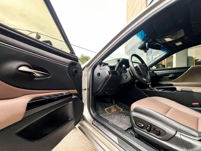 Lexus ES — Фото автомобиля 8
