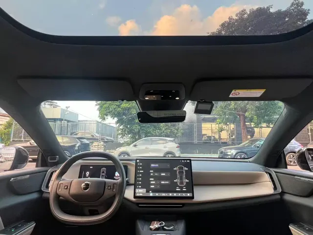 Volvo XC70 Plug-in Hybrid — Фото автомобиля 8