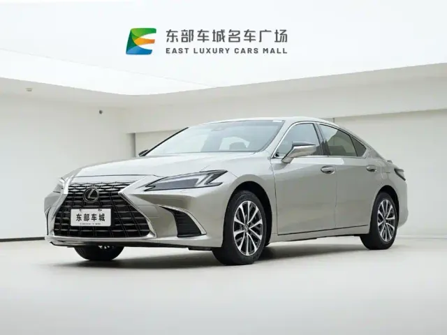 Фотография автомобиля — Lexus ES