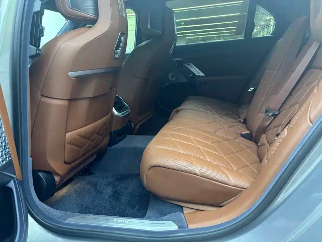 BMW i7 — Фото автомобиля 15
