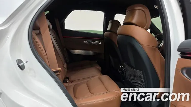 Genesis GV70 — Фото автомобиля 25