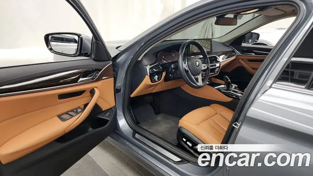 BMW 5-Series — Фото автомобиля 10
