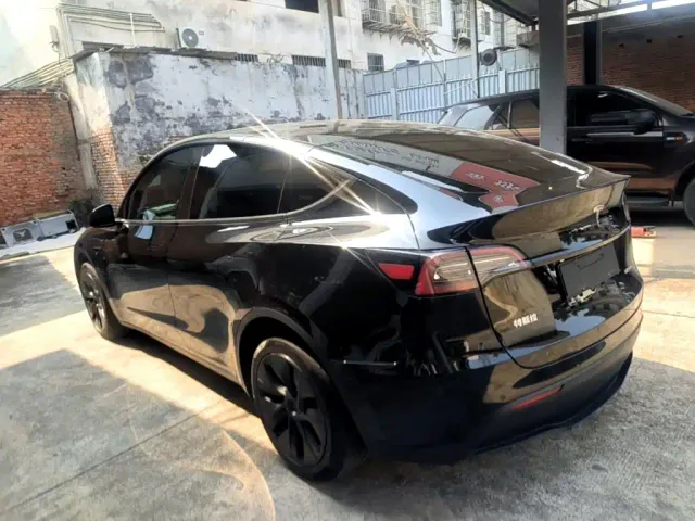 Tesla Model Y — Фото автомобиля 4