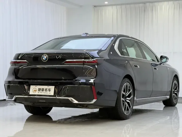 BMW 7 Series — Фото автомобиля 11