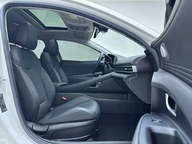 Hyundai Elantra — Фото автомобиля 8