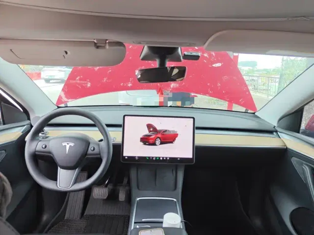 Tesla Model Y — Фото автомобиля 5