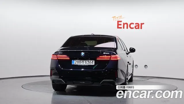 BMW 5-Series 5 серия (G60) 530i xDrive M Sport — Фото автомобиля 4