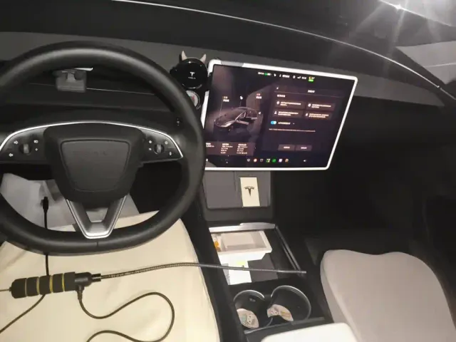 Tesla Model 3 — Фото автомобиля 5