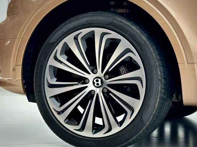 Bentley Bentayga — Фото автомобиля 16
