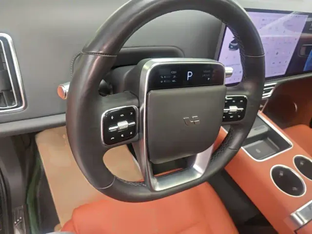 Li Auto L8 — Фото автомобиля 10