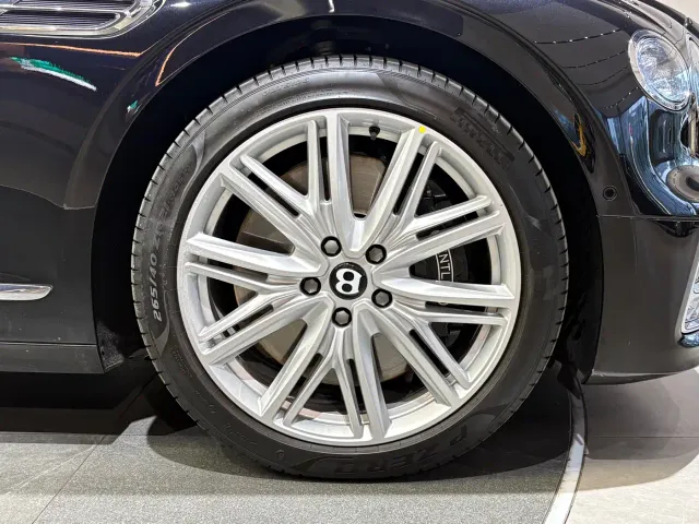 Bentley Flying Spur — Фото автомобиля 8