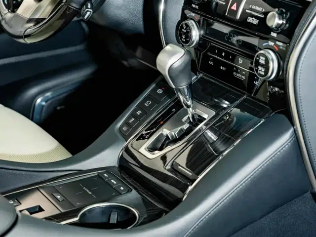 Lexus LM — Фото автомобиля 22