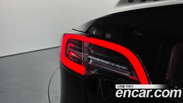 Tesla Model 3 — Фото автомобиля 17