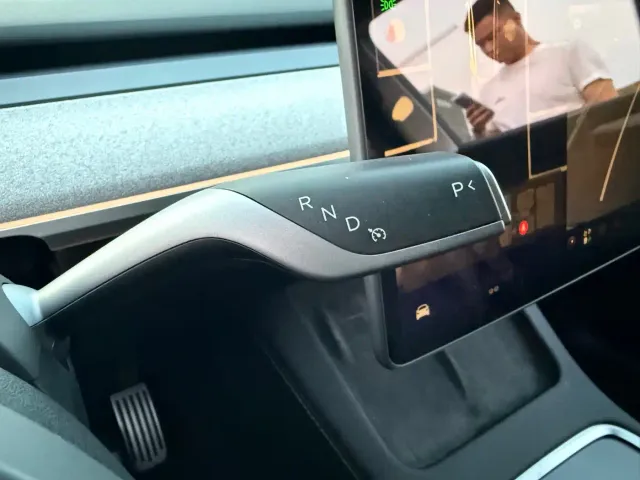 Tesla Model Y — Фото автомобиля 14