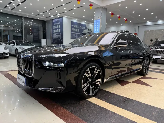 Фотография автомобиля — BMW 7 Series