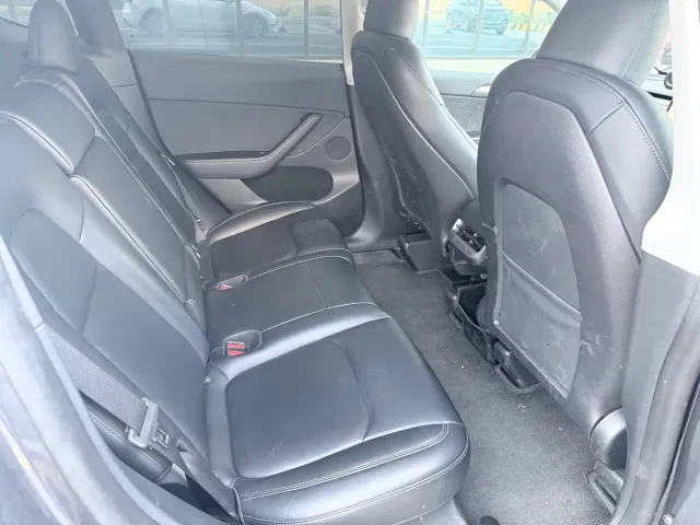 Tesla Model Y — Фото автомобиля 10