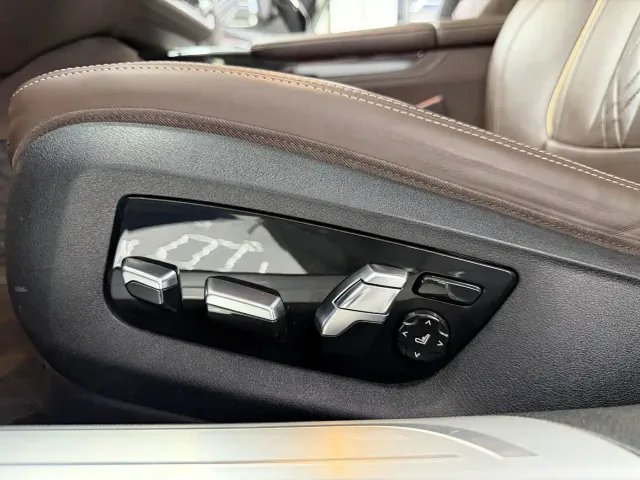 BMW 7 Series — Фото автомобиля 14
