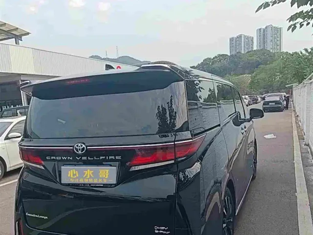 Toyota Vellfire — Фото автомобиля 4