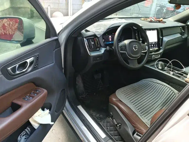 Volvo XC60 — Фото автомобиля 12