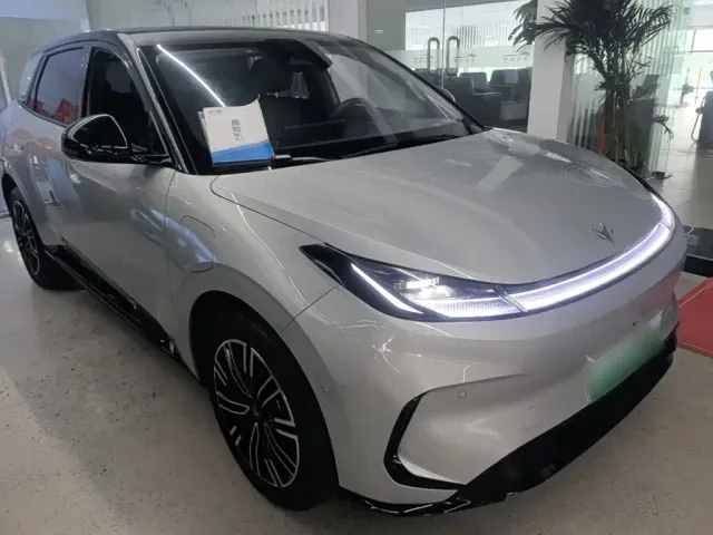 ARCFOX Arcfox T1 2025 Base Model — Фото автомобиля 3
