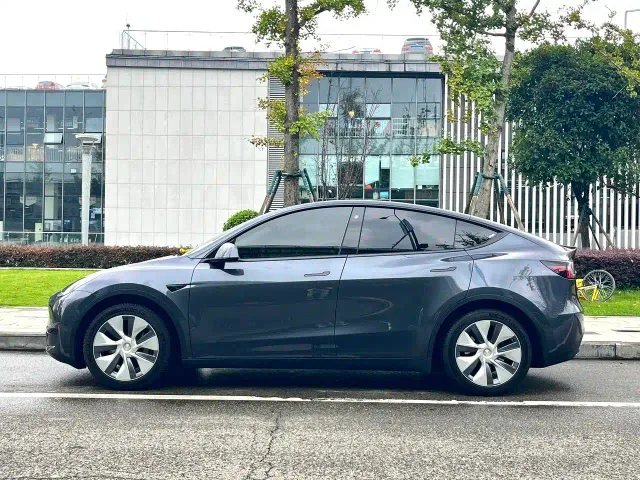 Tesla Model Y — Фото автомобиля 7