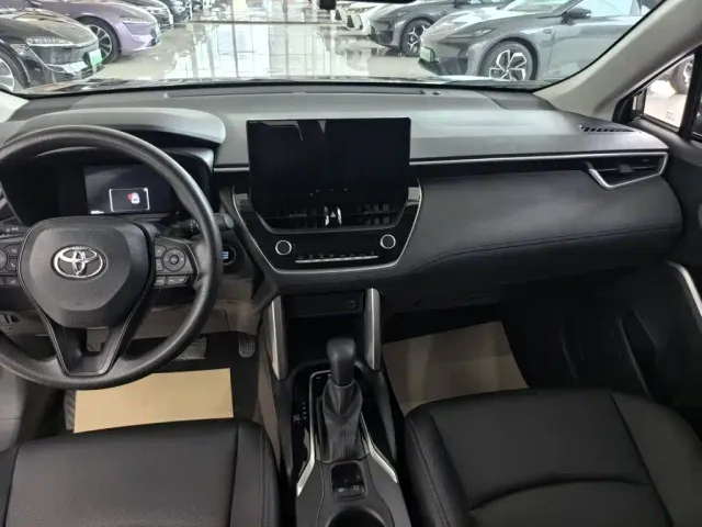 Toyota Corolla Cross — Фото автомобиля 12