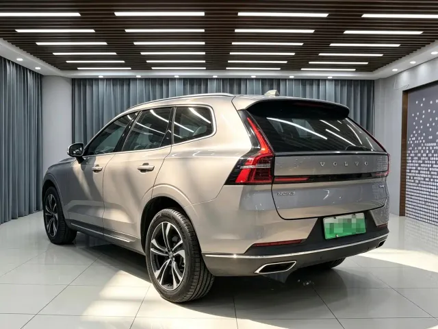 Volvo XC70 Plug-in Hybrid — Фото автомобиля 2