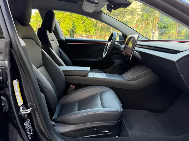 Tesla Model 3 — Фото автомобиля 13