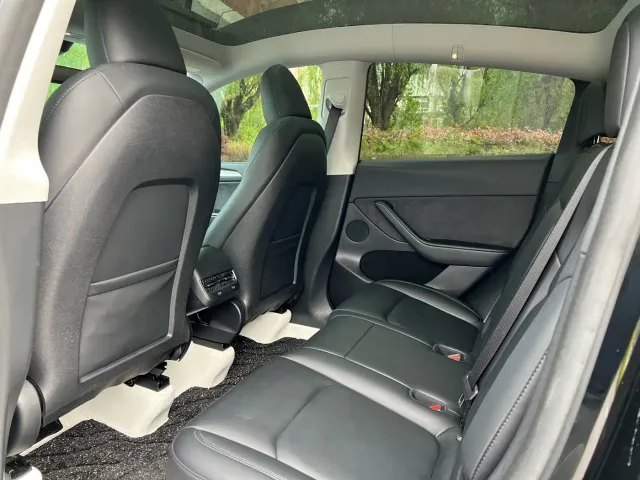 Tesla Model Y — Фото автомобиля 13