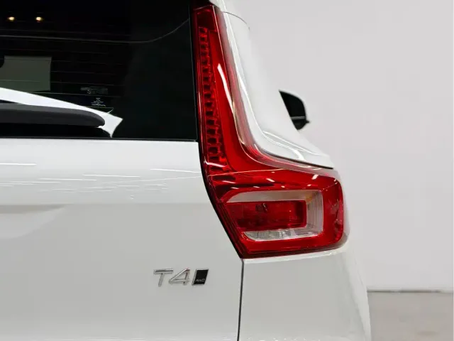 Volvo XC40 — Фото автомобиля 17