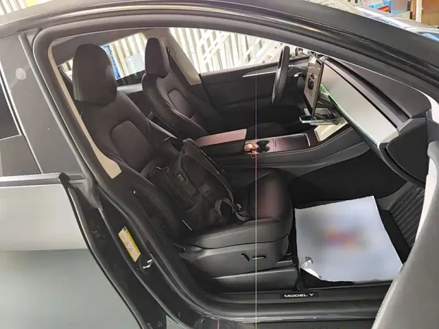 Tesla Model Y — Фото автомобиля 24