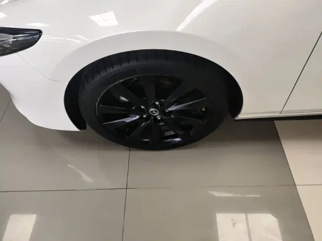 Mazda Axela — Фото автомобиля 22
