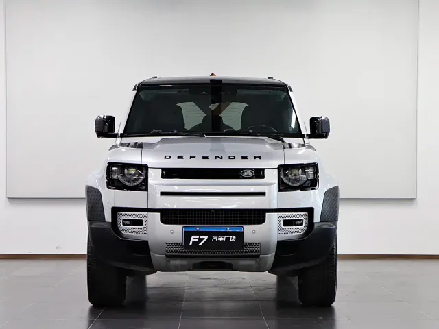 Land Rover Defender — Фото автомобиля 2