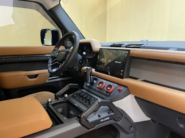 Land Rover Defender — Фото автомобиля 12