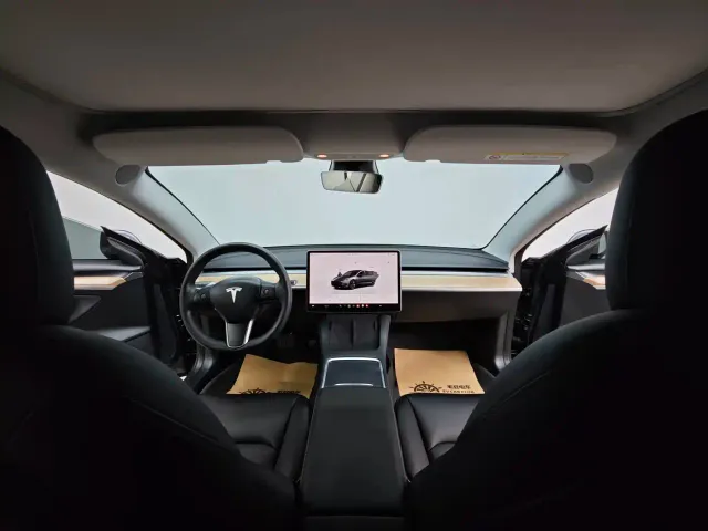 Tesla Model 3 — Фото автомобиля 18