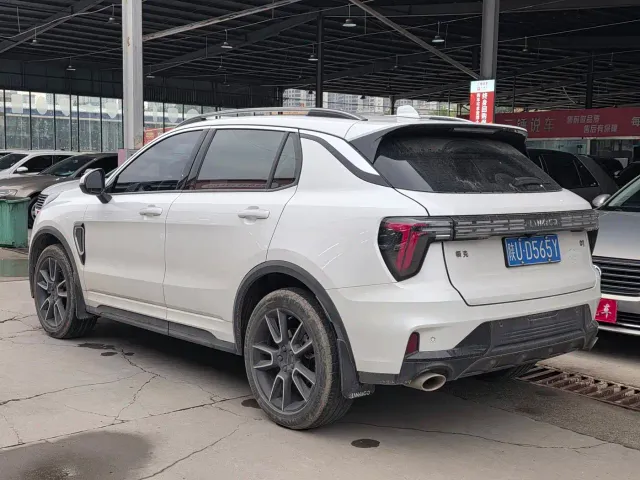 Lynk & Co 01 — Фото автомобиля 11