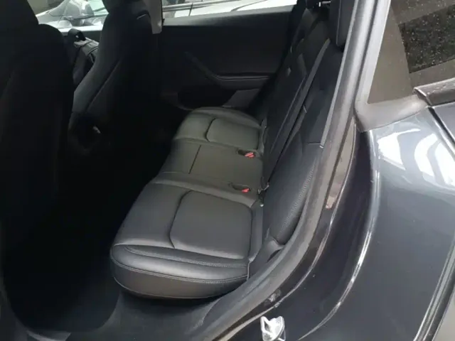 Tesla Model Y — Фото автомобиля 16