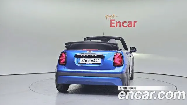 Фотография автомобиля — Mini Cooper Convertible