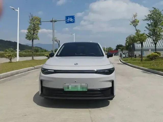 Leapmotor C10 — Фото автомобиля 2