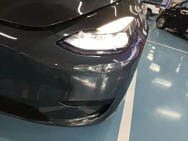 Tesla Model Y — Фото автомобиля 17