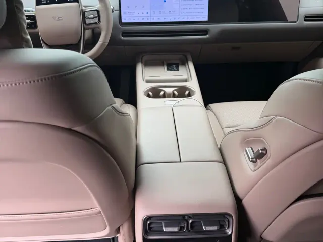 Li Auto i6 — Фото автомобиля 10