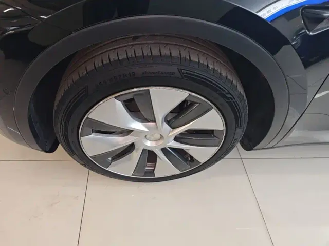 Tesla Model Y — Фото автомобиля 22