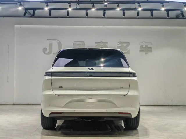 Li Auto L6 — Фото автомобиля 15