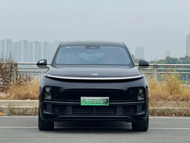 Li Auto L8 — Фото автомобиля 2
