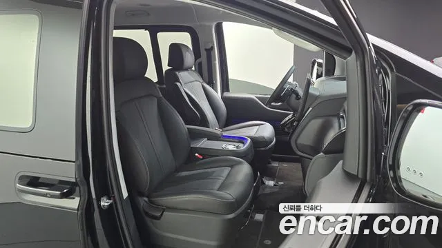 Hyundai Staria Staria 4WD Lounge 9 мест — Фото автомобиля 10
