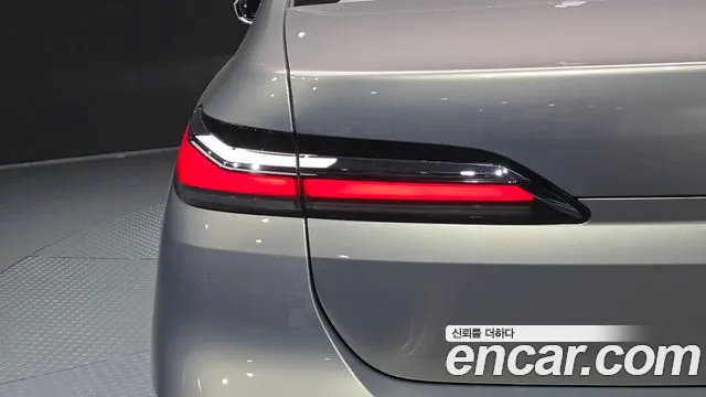 BMW 7 Series G70 — Фото автомобиля 8