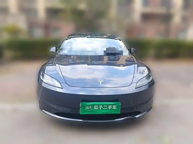 Tesla Model 3 — Фото автомобиля 2