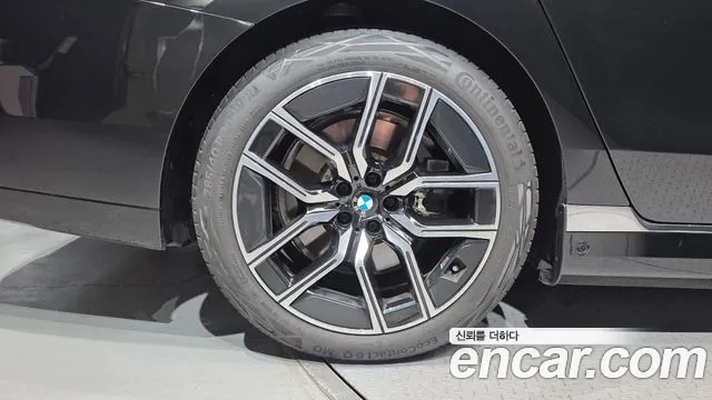 BMW i7 G70 — Фото автомобиля 5